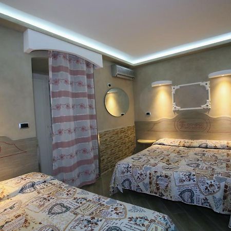Pensione Enea เนเปิลส์ ภายนอก รูปภาพ