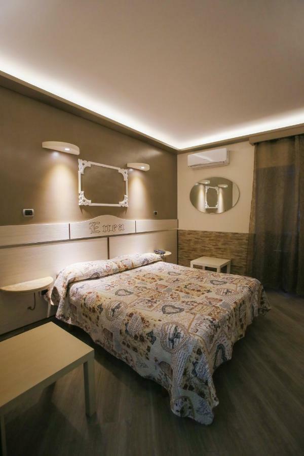 Pensione Enea เนเปิลส์ ภายนอก รูปภาพ