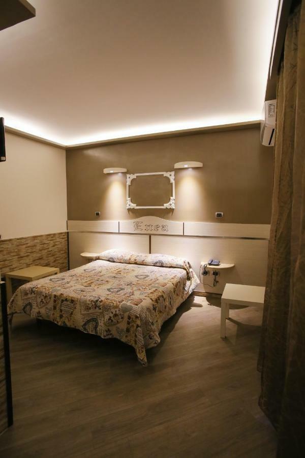 Pensione Enea เนเปิลส์ ภายนอก รูปภาพ